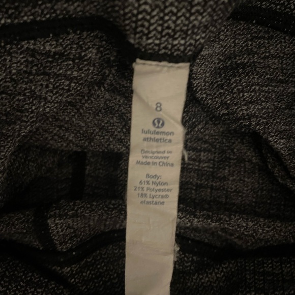 Size 8 lululemon wunder unders - Picture 2 of 2